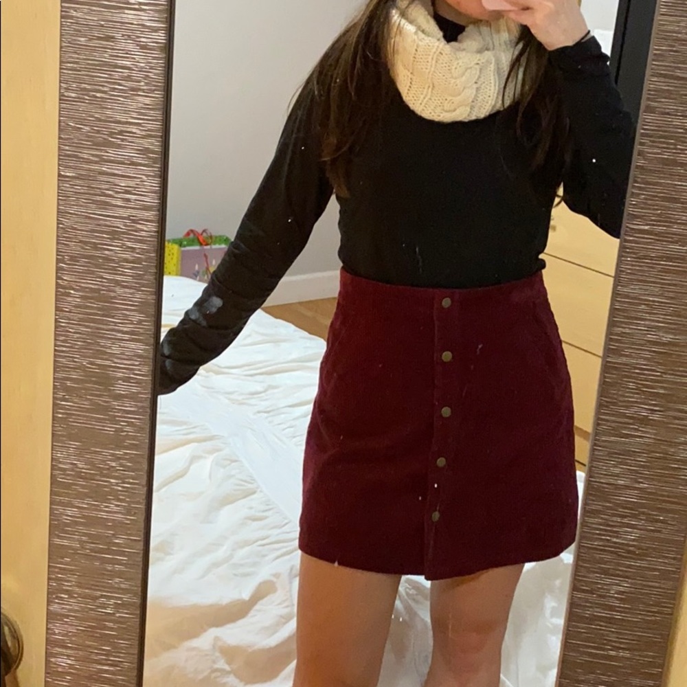 Wine colored Corduroy skirt with bronze details